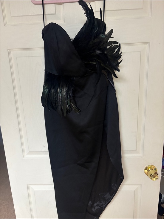 Dresses & Skirts - Black Feather One-Shoulder Cocktail Dress
